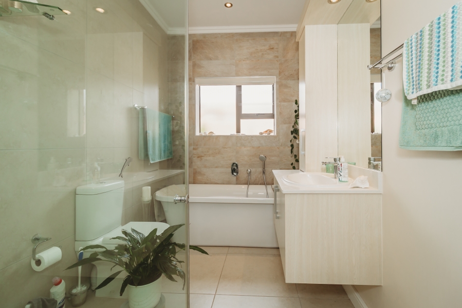 3 Bedroom Property for Sale in Earls Court Lifestyle Estate Western Cape